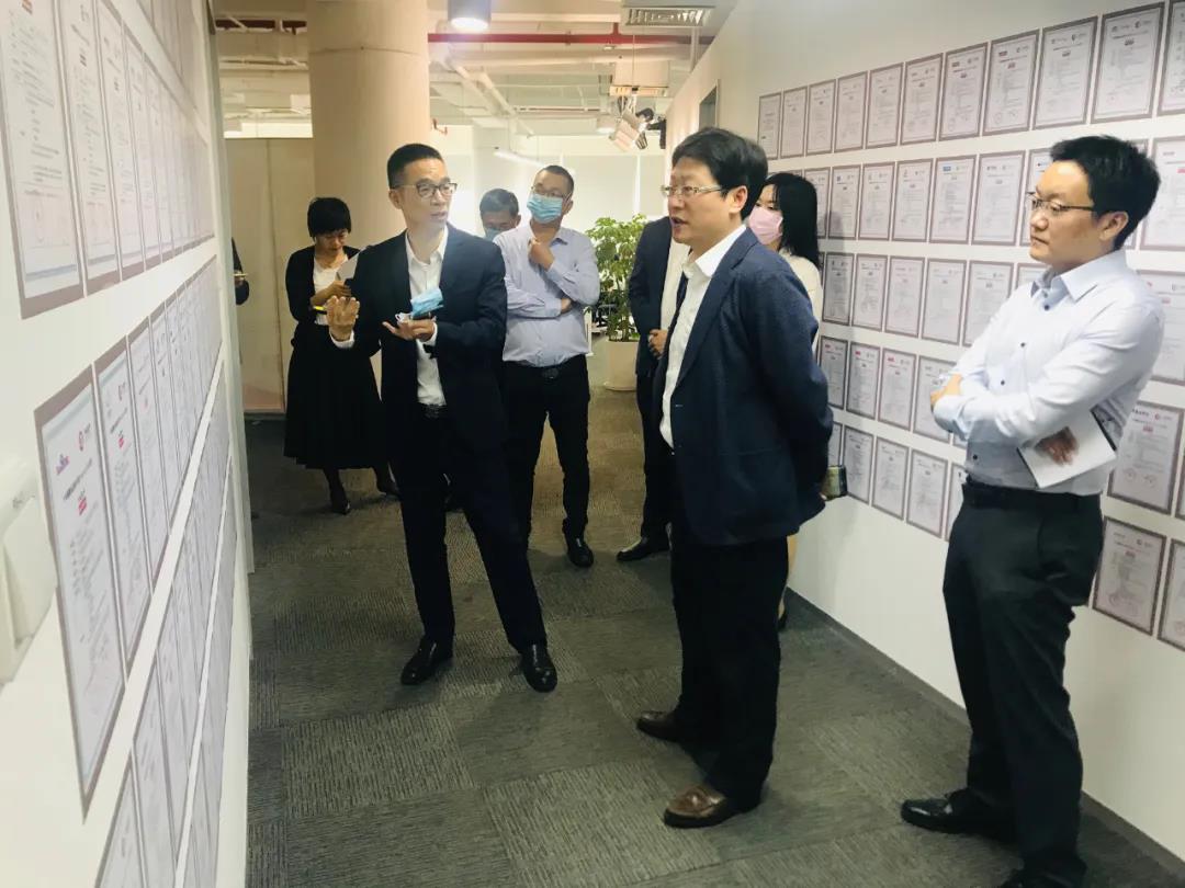 徐汇区副区长晏波一行调研中标软件 徐汇区副区长晏波一行调研中标软件