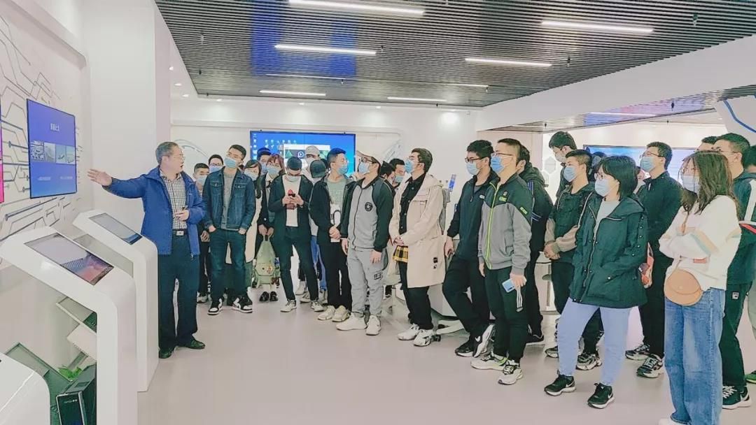 校企合作进行时！南开大学师生参观麒麟软件
