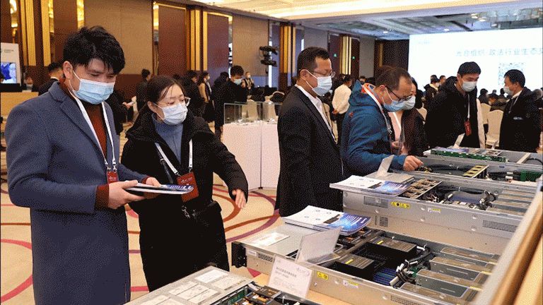 光合组织生态伙伴展区吸引了众嘉宾驻足交流